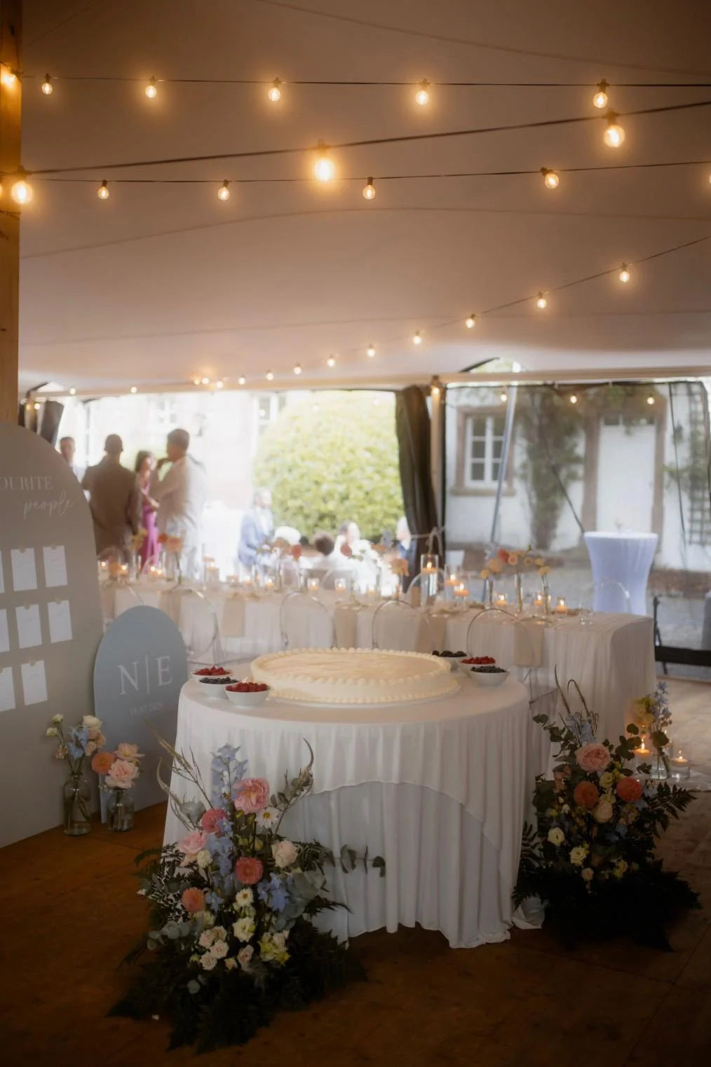 Single-Tier XXL Wedding Cake